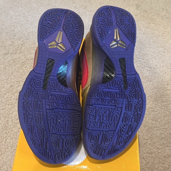 SOLD - Kobe V Protro Undefeated - Picture 8 of 9